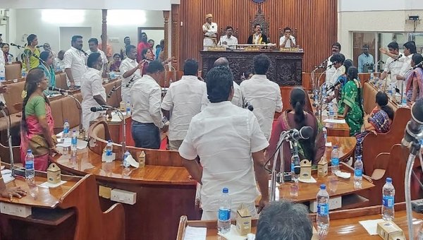 ரூ.2000 கோடி முறைகேடு செய்து சம்பாதித்ததாகச் சொல்லும் அமைச்சர் நிர்மல் குமார், அதை நிரூபிக்க வேண்டும், இல்லாவிட்டால் அவரது வீட்டை முற்றுகையிட்டுப் போராட்டம் நடத்துவோம்  - 